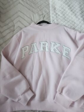 Parke Women's Light Pink Crewneck Sweatshirt with White Applique